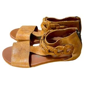Naughty Monkey Tan Sandals sz. 8